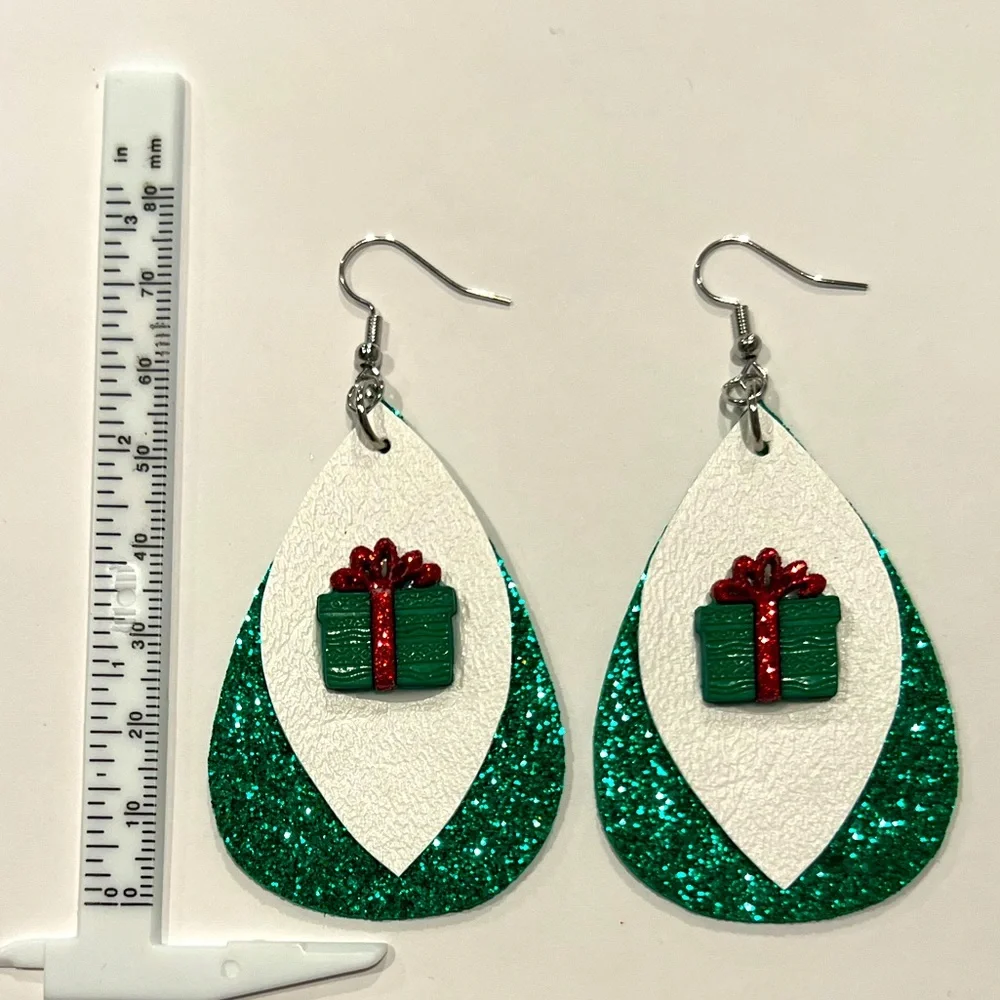 Christmas Present 🎁 glitter earrings - Picture 4 of 6